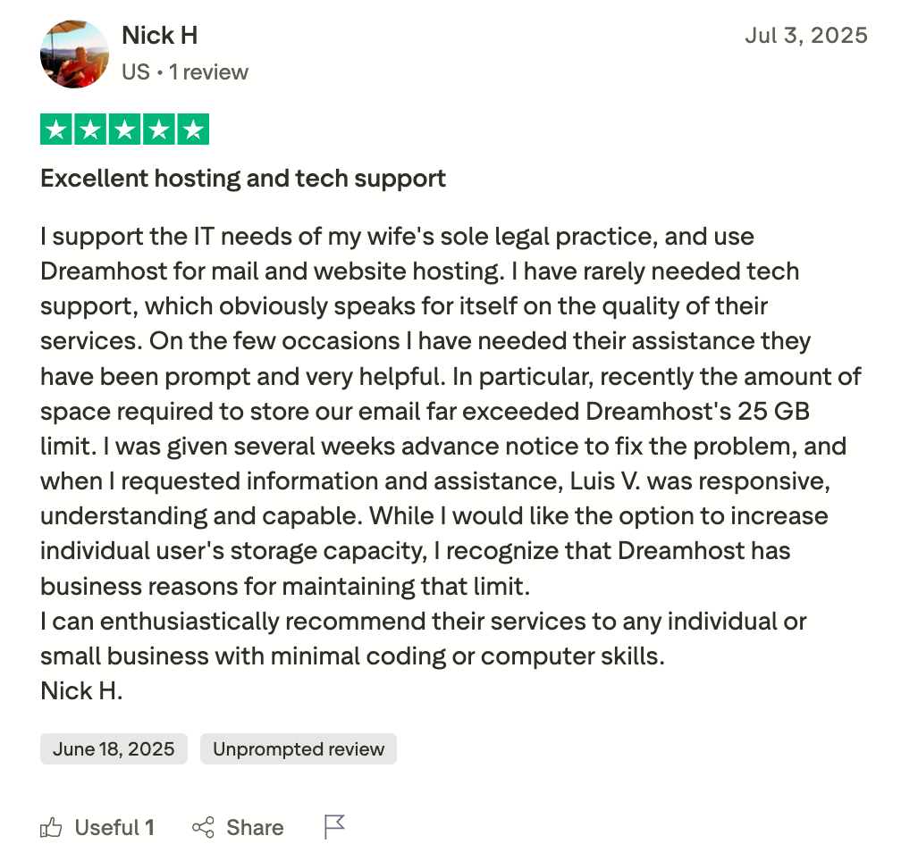 A Trustpilot review praising DreamHost's documentation and support team.